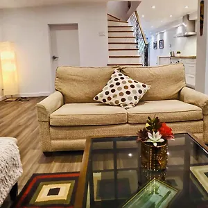 Cosy At Bossuet Road Apartment Montreal